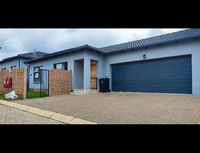 3 BEDROOM TOWNHOUSE FOR SALE IN PARKRAND